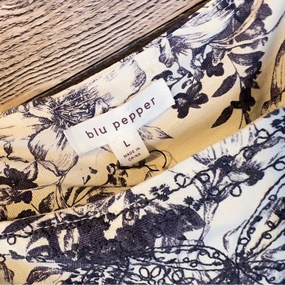 NWT Blu Pepper Linen Embroidered Floral Cottagecore Sleeveless Top Boho Coastal - Picture 4 of 5